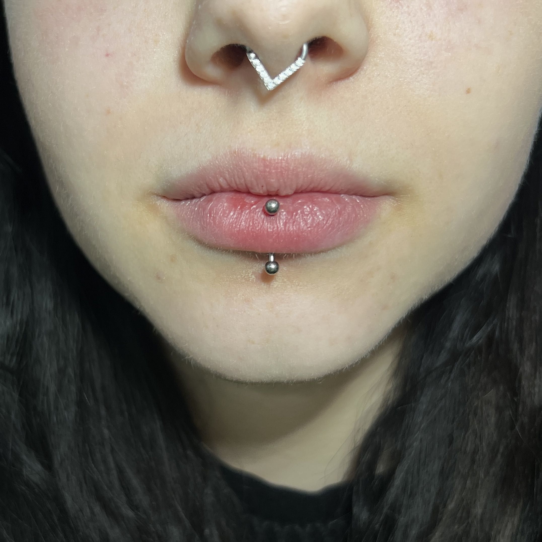 VERTICAL LABRET